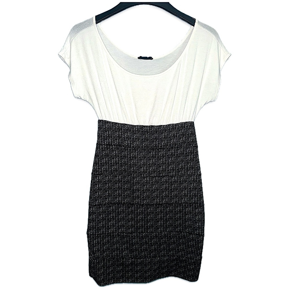 Poetry clothing Chic Two-Tone Bodycon style Midi Dress. Sz Small.
